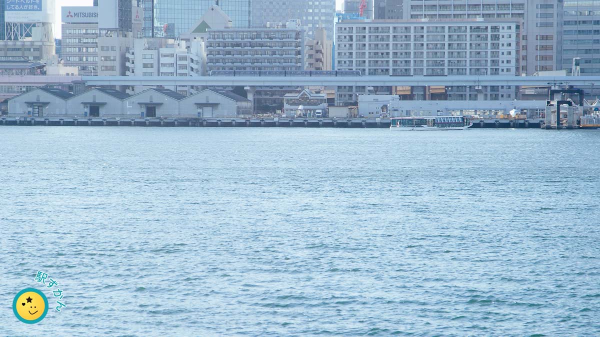 東京湾とモノレール