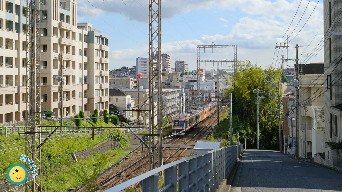 あざみ野駅と大井町線 Qシート列車