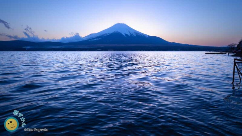 宵の口の富士山と山中湖