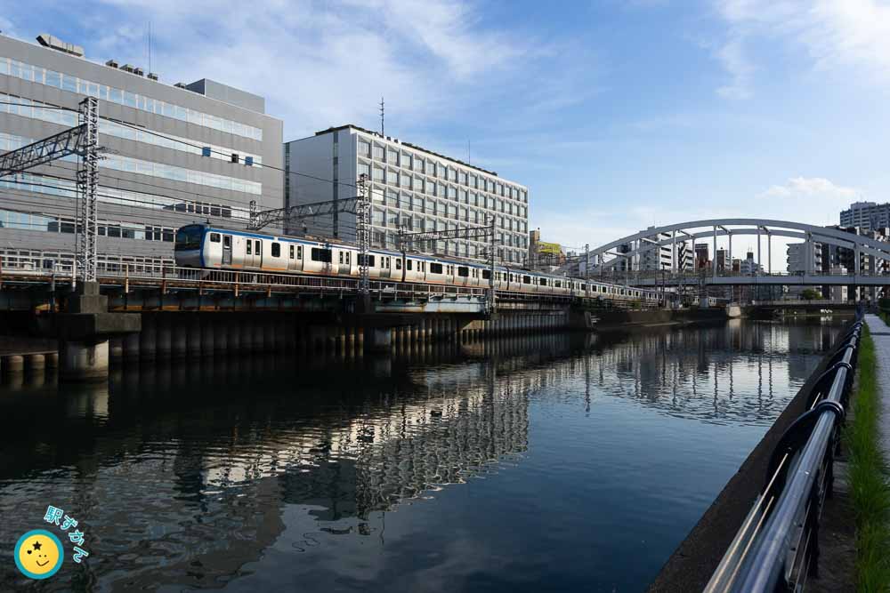 相鉄11000系電車と帷子川と平沼橋