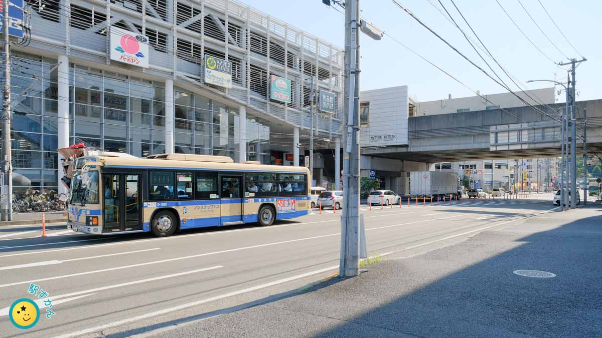 横浜市営バスと新羽駅