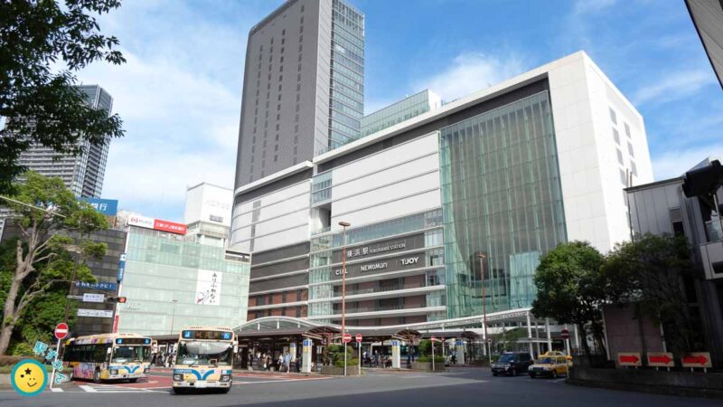 横浜駅西口とJR横浜タワー