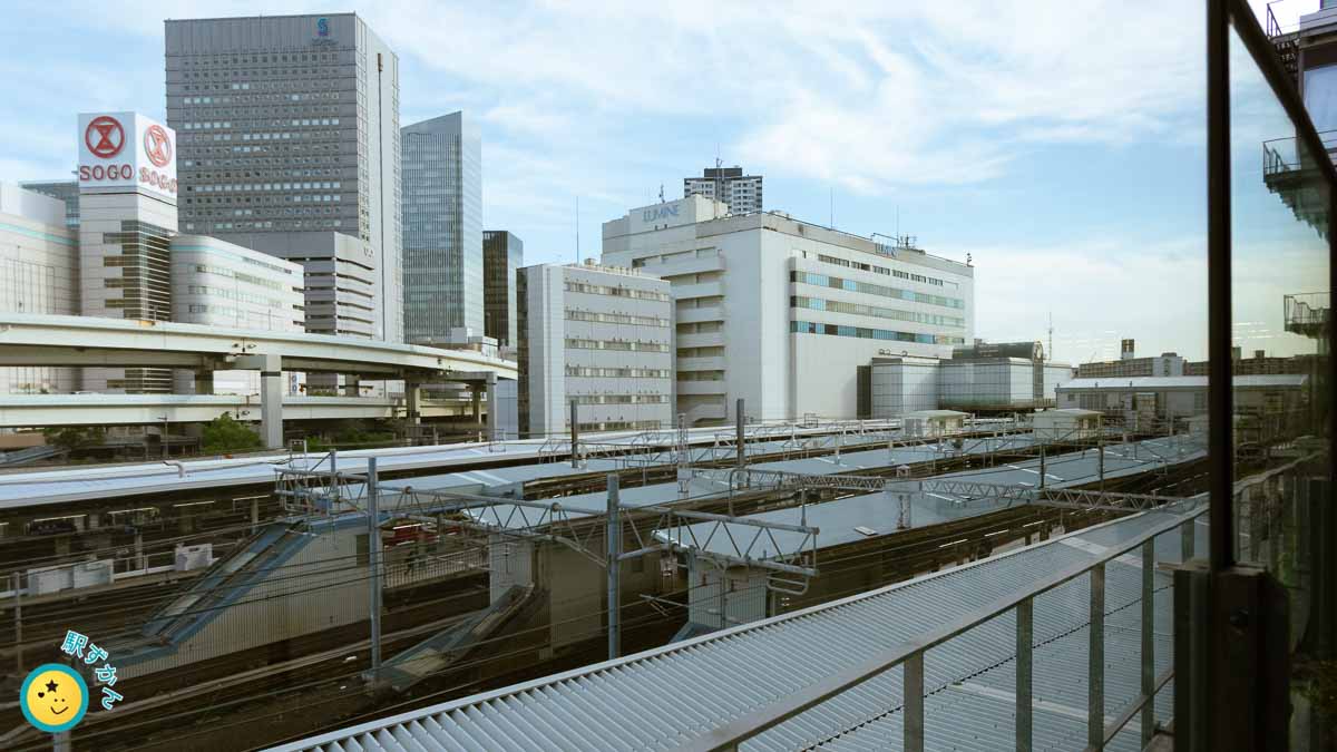 横浜駅 JRと京急のホーム,そごう,ルミネ