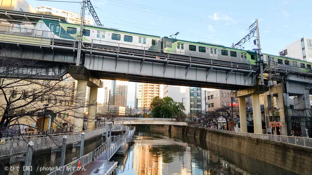 池上線の電車 東急7000系と五反田駅