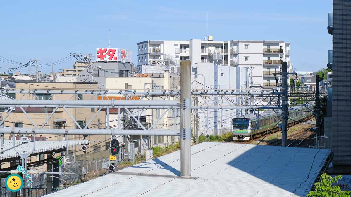 中山駅の街並み