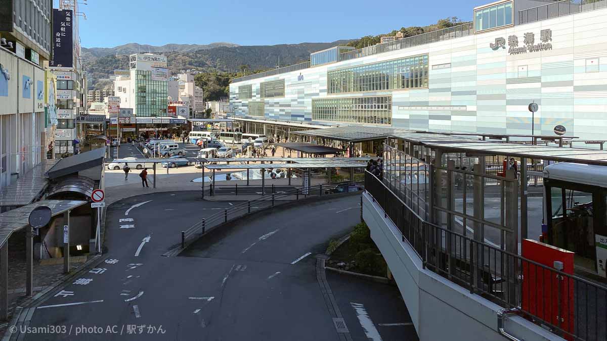 熱海駅前