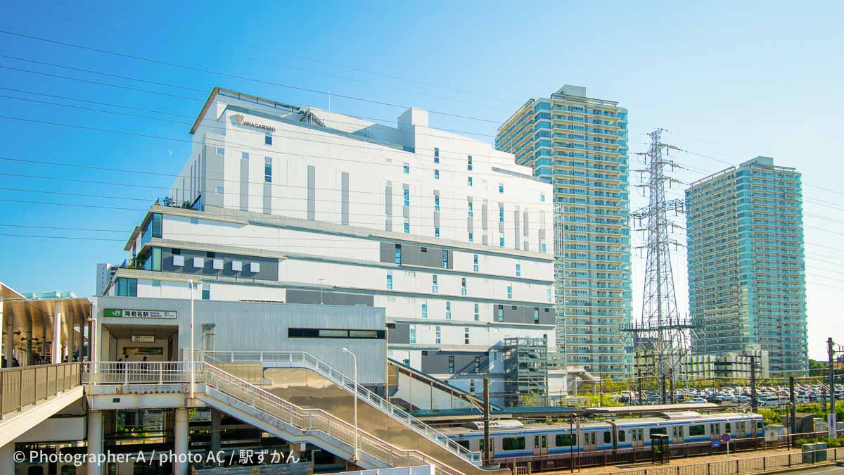 JR海老名駅とホームの電車