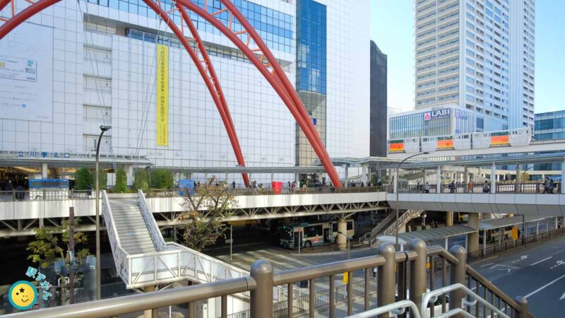 立川駅北口を運行する多摩モノレール