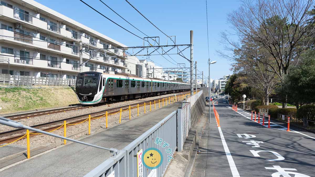 藤が丘の東急電鉄2020系