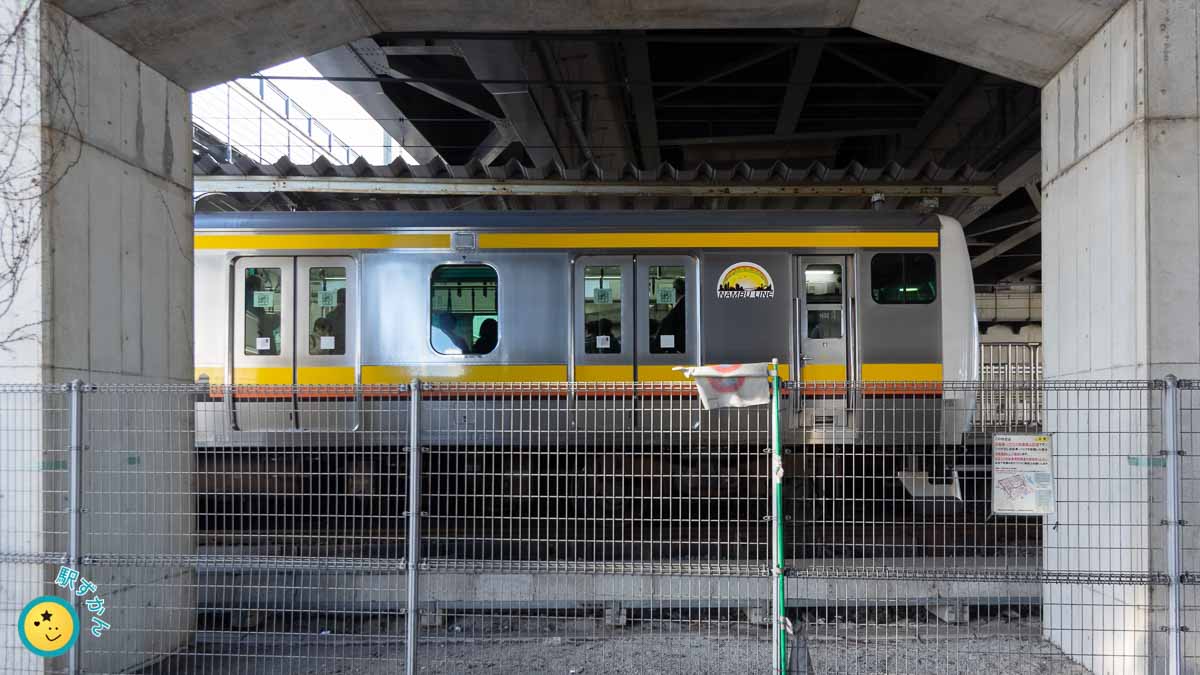 登戸駅停車中のE233系8000番台