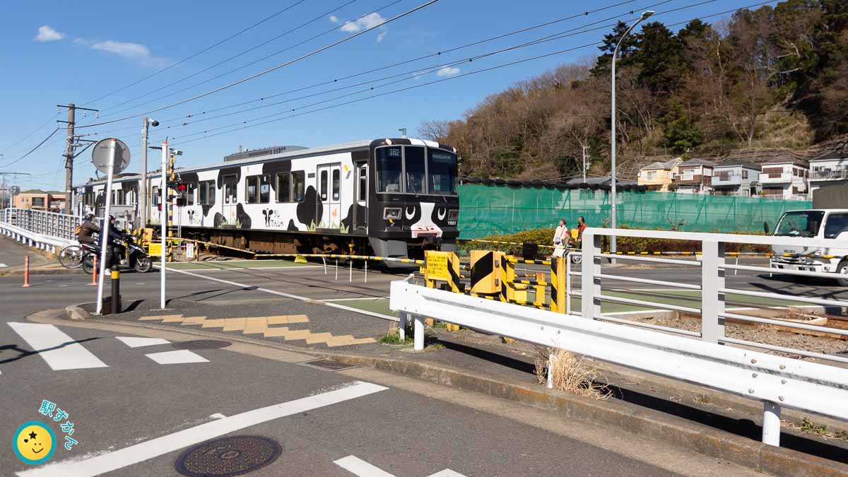 踏切と牛電車