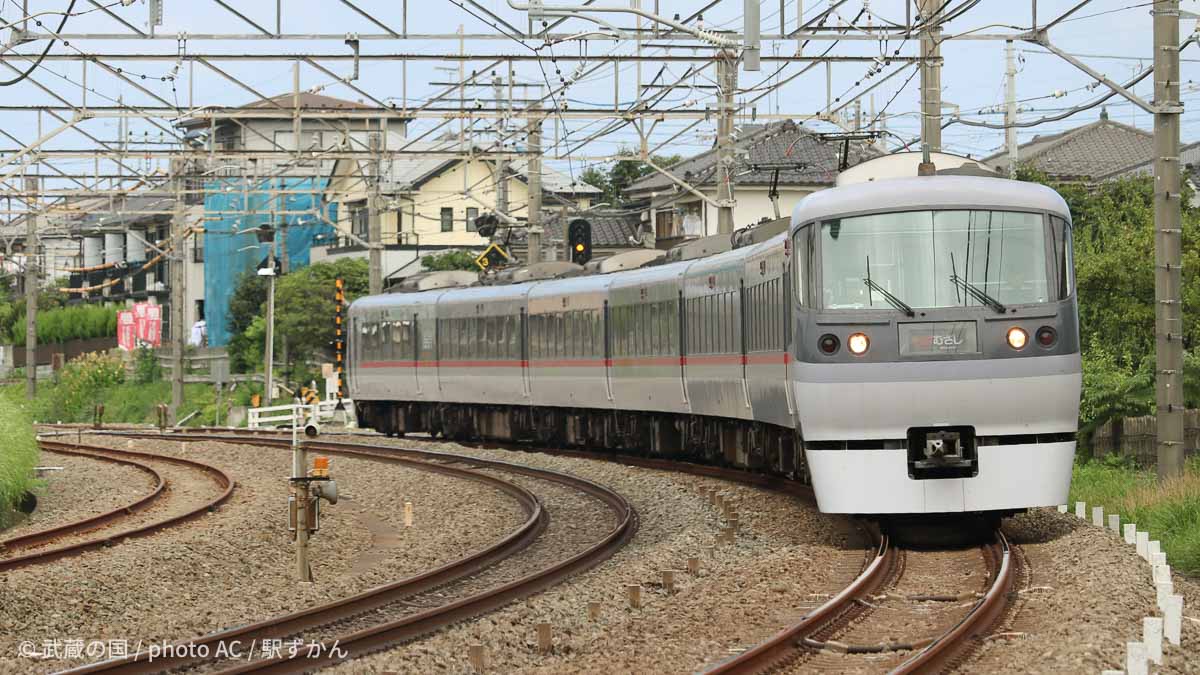 西武鉄道10000系 特急レッドアロー号