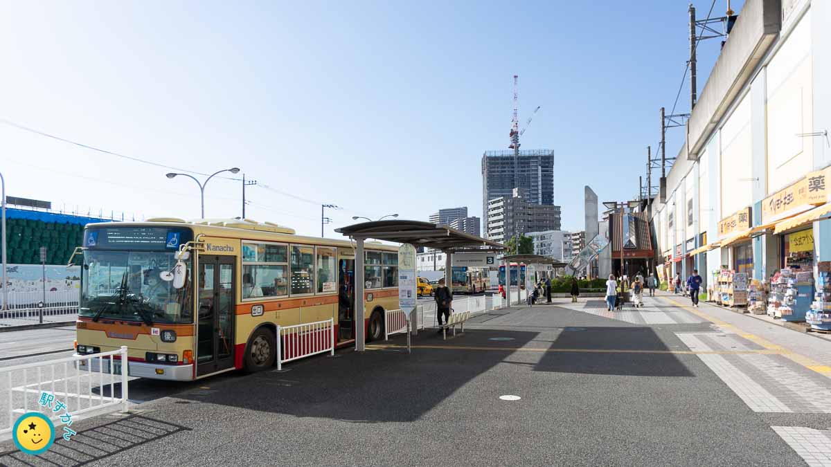橋本駅南口ロータリーの神奈中バス
