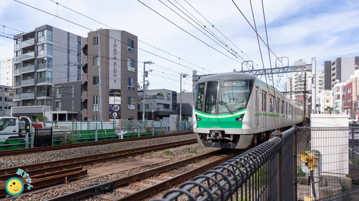 千代田線16000系