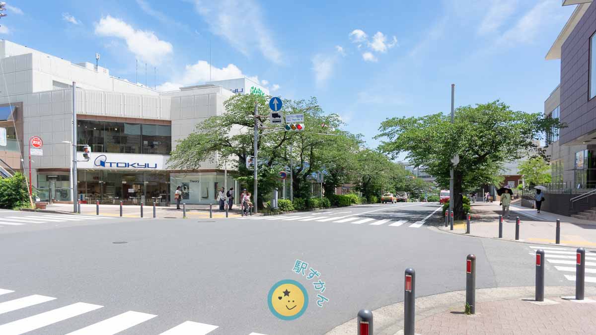 たまプラーザ駅西側交差点