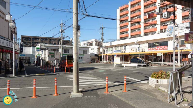 柿生駅南口ロータリー（タクシー乗り場と車寄せ）