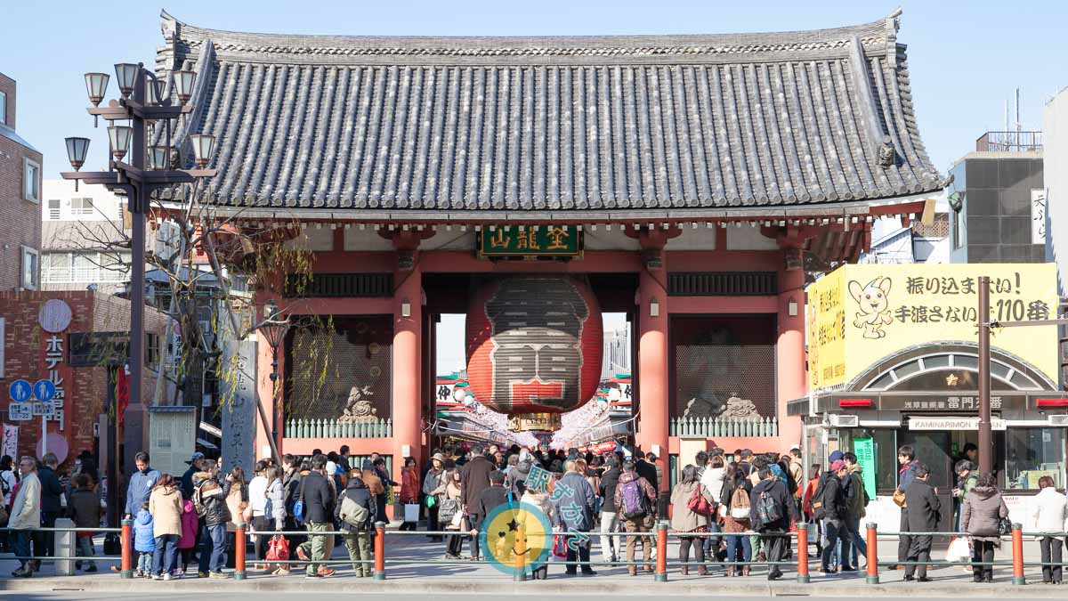 The giant red lantern at Kaminarimon Gate, Senso-ji Temple