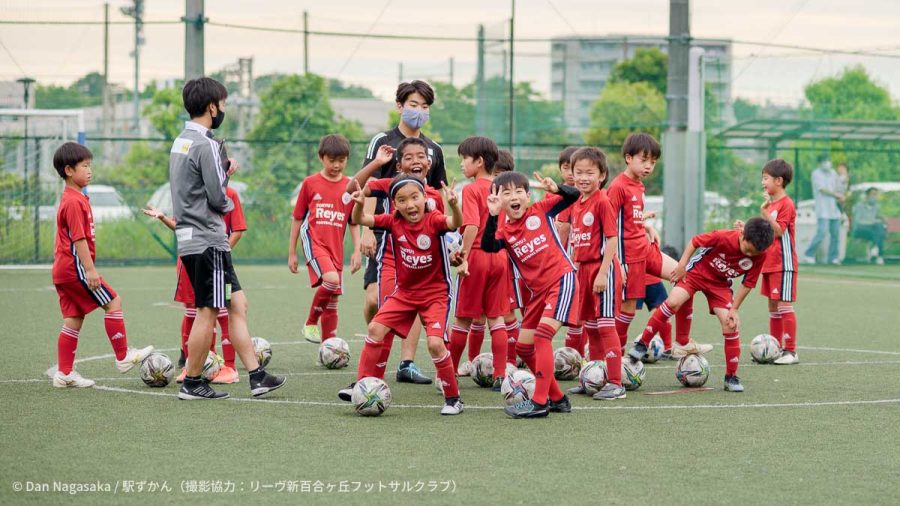 小学生選手の記念写真