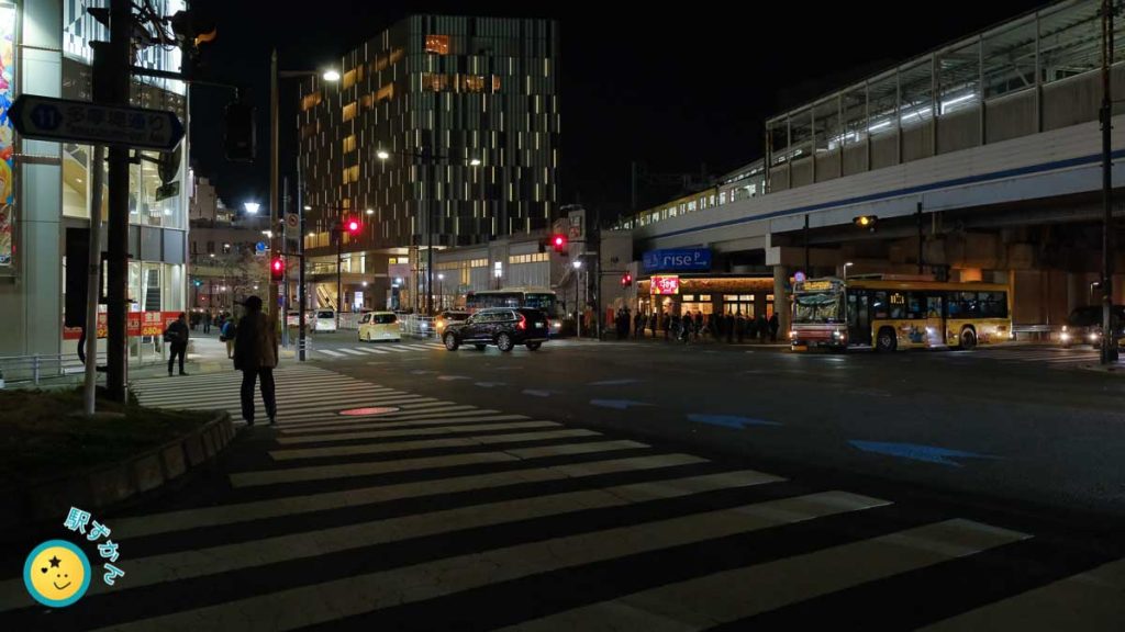 夜の二子玉川駅と二子玉川ライズ