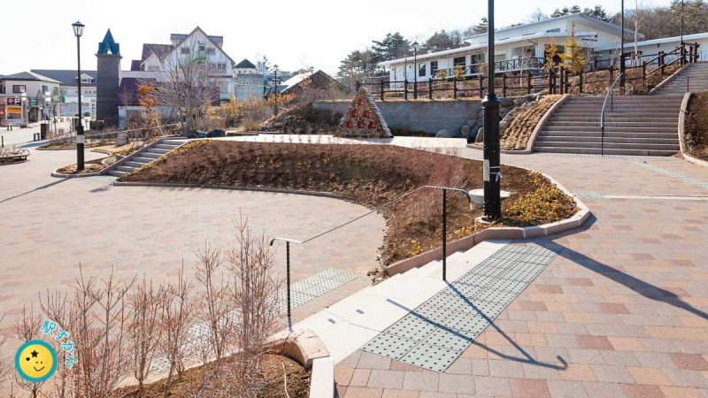 小海線清里駅前の広場