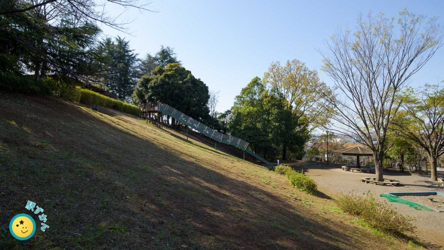 新石川公園の長い滑り台