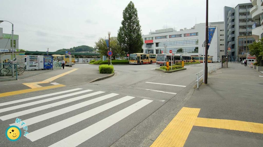 鶴川駅北口