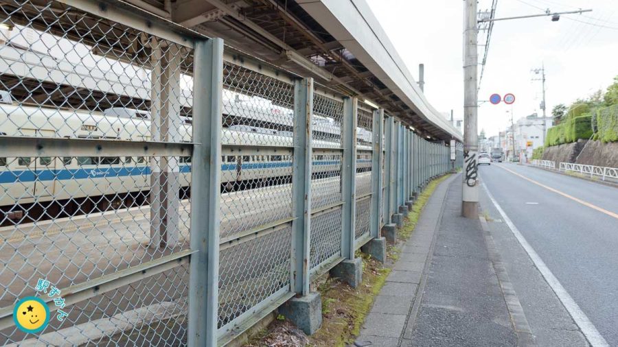 津久井道と読売ランド前駅北口側